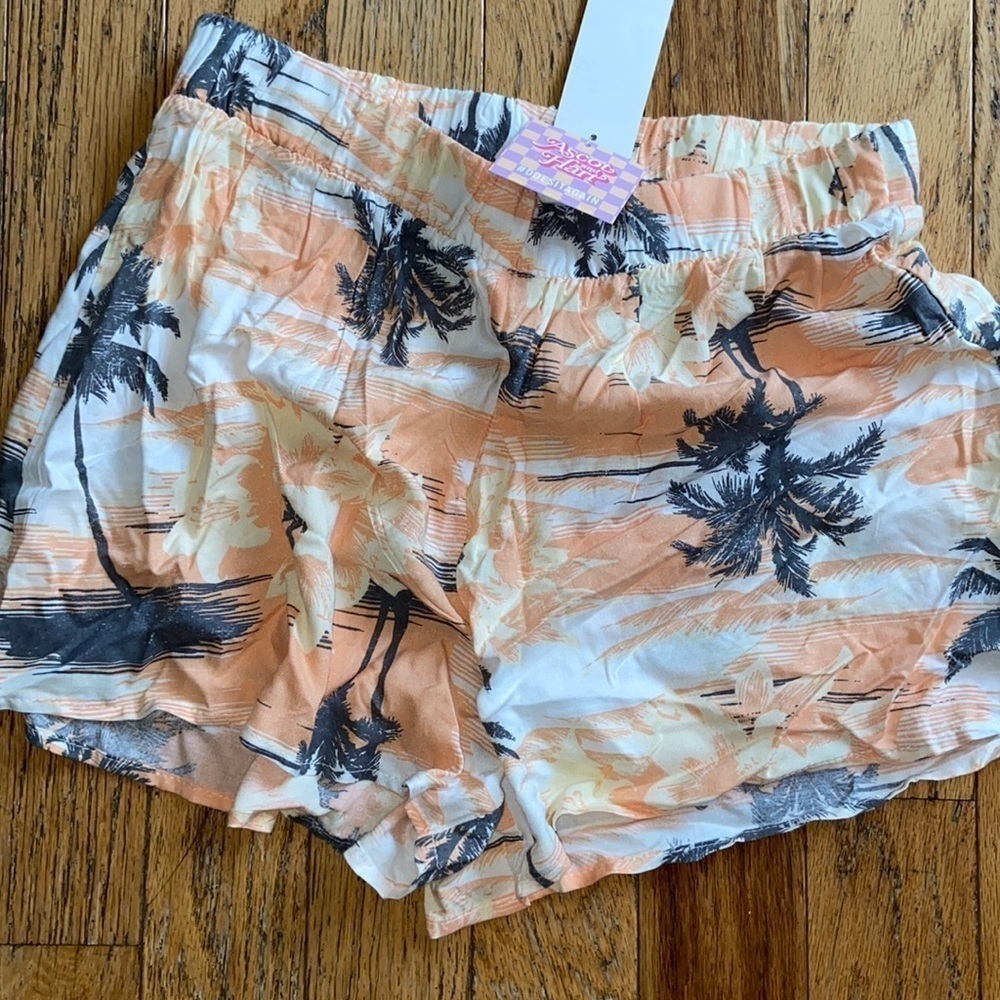 Women's Ascot + Hart Shorts. 
Palm Trees, Hibiscus.